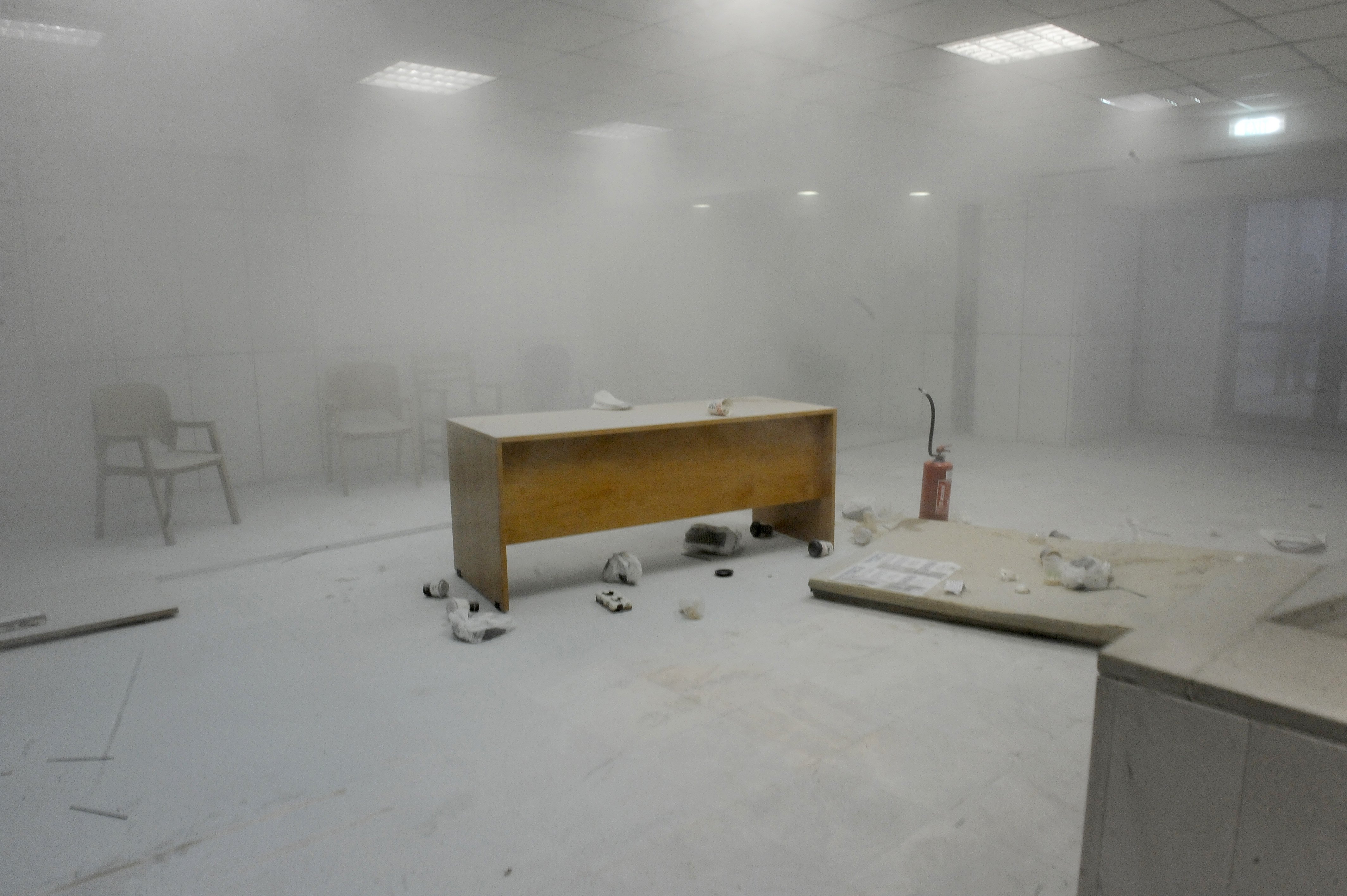 ÓïâáñÜ åðåéäüäéá ìÝóá óôçí áßèïõóá ôïõ Åöåôåßïõ ðïõ ãßíåôáé ç äßêç ãéá ôçí ×ñõóÞ ÁõãÞ,ðñïêëÞèçêáí üôáí ìÜñôõñáò ãéá ôçí õðïèåóç ôçò åðßèåóçò óôï óôÝêé ÁÍÔÉÐÏÉÍÁ äÞëùóå ôçí ÜñíçóÞ ôïõ íá êáôáèÝóåé,åðåéäÞ ç áóôõíïìßá äåí åðÝôñåøå ôçí åßóïäï óôçí áßèïõóá ìåëþí áíôéöáóéóôéêþí ïìÜäùí,ìå ðñüöáóç ôçí  ðëçñüôçôá ôùí êáèéóìÜôùí.ÏìÜäá áðü ìÝëç ôçò ×ñõóÞò ÁõãÞò Üñ÷éóáí íá öùíÜæïõí óõíèÞìáôá ðñüò ôçí Üëëç ðëåõñÜ ôïõ áêñïáôçñßïõ êáé êéíÞèçêáí åðéèåôéêÜ ðñüò áõôïýò,êÜðïéïò äå,öþíáîå ðñüò ôçí ìçôÝñá ôïõ ðáýëïõ Öýóóá "ðïõ åßíáé ôþñá ï Ðáýëïò;".×ñåéÜóôçêå ç åðÝìâáóç ôçò áóôõíïìßáò ãéá íá åêêåíùèåß ç áßèïõóá,ç Ýäñá áðïóýñèçêå êáé äéáêüðçêå ç áêñïáìáôéêÞ äéáäéêáóßá,Ôñßôç 14 Öåâñïõáñßïõ 2017(EUROKINISSI/ÔÁÔÉÁÍÁ ÌÐÏËÁÑÇ)