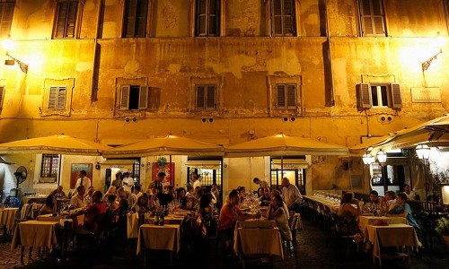 Ένα wine bar στην Ιταλία επιβραβεύει τις οικογένειες με «ήσυχα» παιδιά