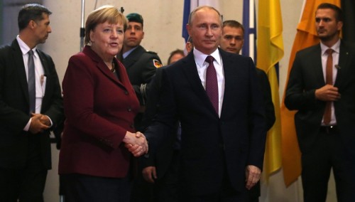 To μέλλον της Ουκρανίας στα χέρια Μέρκελ-Πούτιν