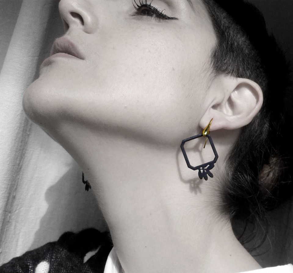 SKINOS_earrings_black_21