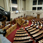 Τώρα: Συζήτηση στη Βουλή για τα δάνεια κομμάτων και ΜΜΕ