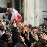 Reuters: Πρωτοφανής η φτώχεια στην Ελλάδα για την Ε.Ε.