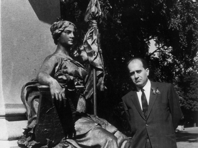 Ο άνθρωπος με το ψηλό καπέλο, του Νίκου Καχτίτση