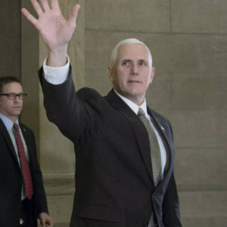 Επίσκεψη του Πενς στις Βρυξέλλες με διαμαρτυρίες