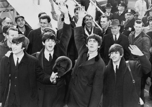 Στις 9 Φεβρουαρίου του 1964 οι Beatles εμφανίζονται για πρώτη φορά στην αμερικανική τηλεόραση, στο Ed Sullivan Show