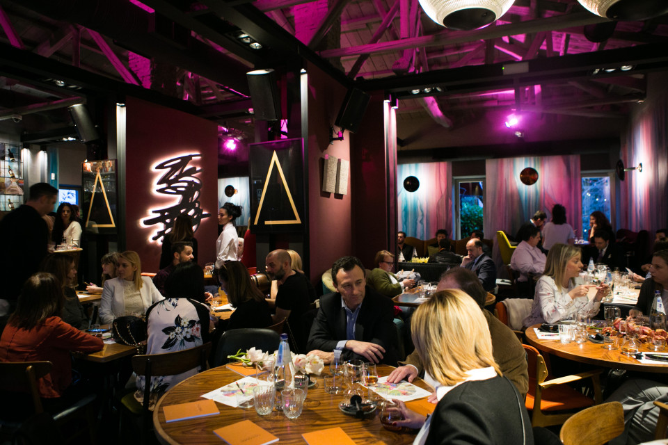 To λανσάρισμα του νέου θεσμού φιλοξένησε το πανέμορφο Artisanal bar restaurant που στεγάζεται σε ένα ιστορικό κτίριο της Κηφισιάς.