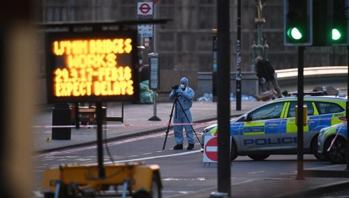 Λονδίνο: Πέντε νεκροί και σαράντα τραυματίες ο τραγικός απολογισμός της επίθεσης έξω από το κοινοβούλιο