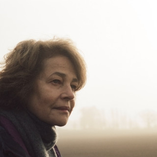 Η Σάρλοτ Ράμπλινγκ σε γυρίσματα στην Αθήνα