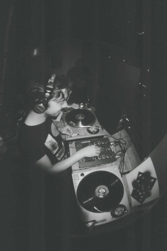 561689_455948944451471_455178676_n