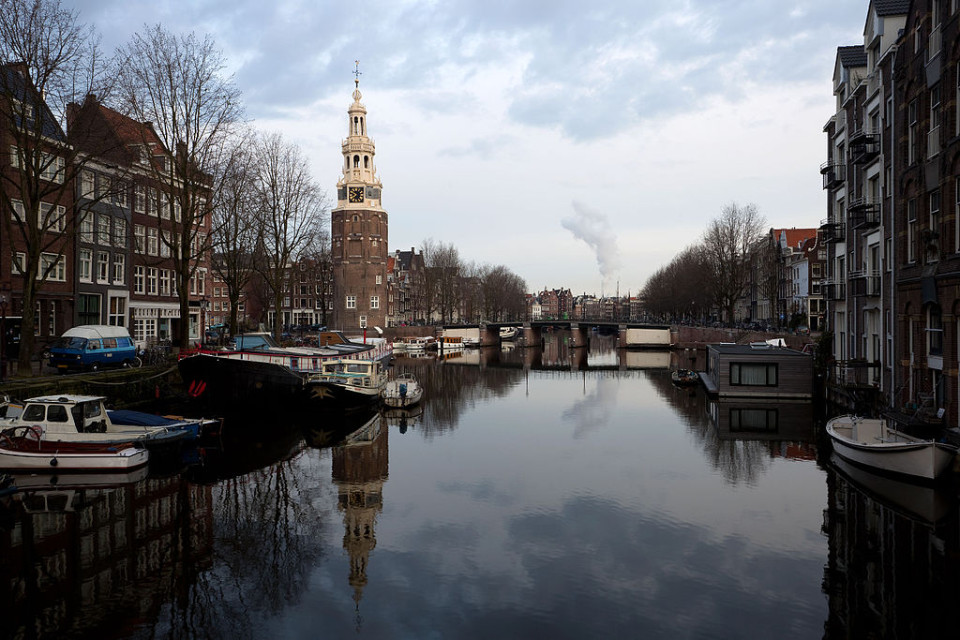 Amsterdam,_the_Netherlands_-_Rapenburgwal