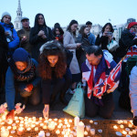 Αγρυπνία στην Πλατεία Τραφάλγκαρ στη μνήμη των θυμάτων της επίθεσης στο Λονδίνο