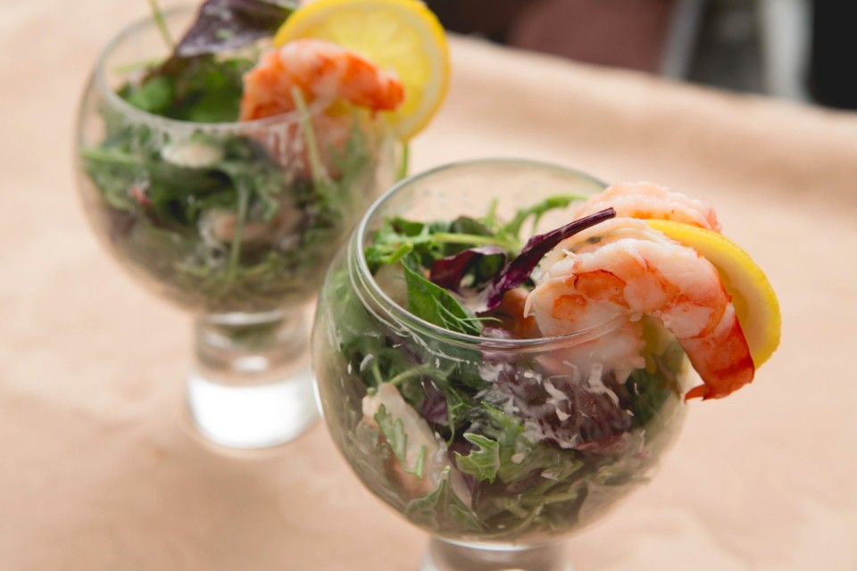 Γαρίδες κοκτέιλ με καυκαλήθρες