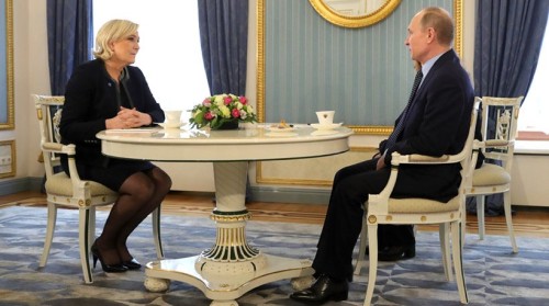 Μαρίν Λεπέν και Βλάντιμιρ Πούτιν συναντούνται στο Κρεμλίνο