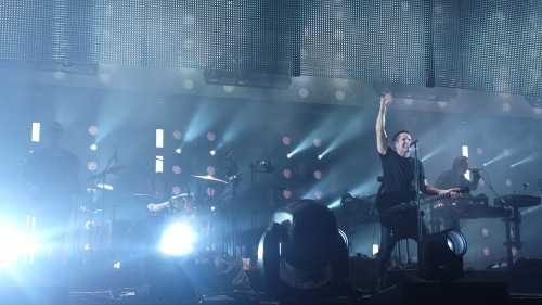 Γιατί οι Nine Inch Nails στέλνουν πακέτα με μυστηριώδη σκόνη στους fans τους;