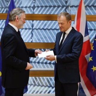Στα χέρια του Τουσκ η επιστολή για το Brexit