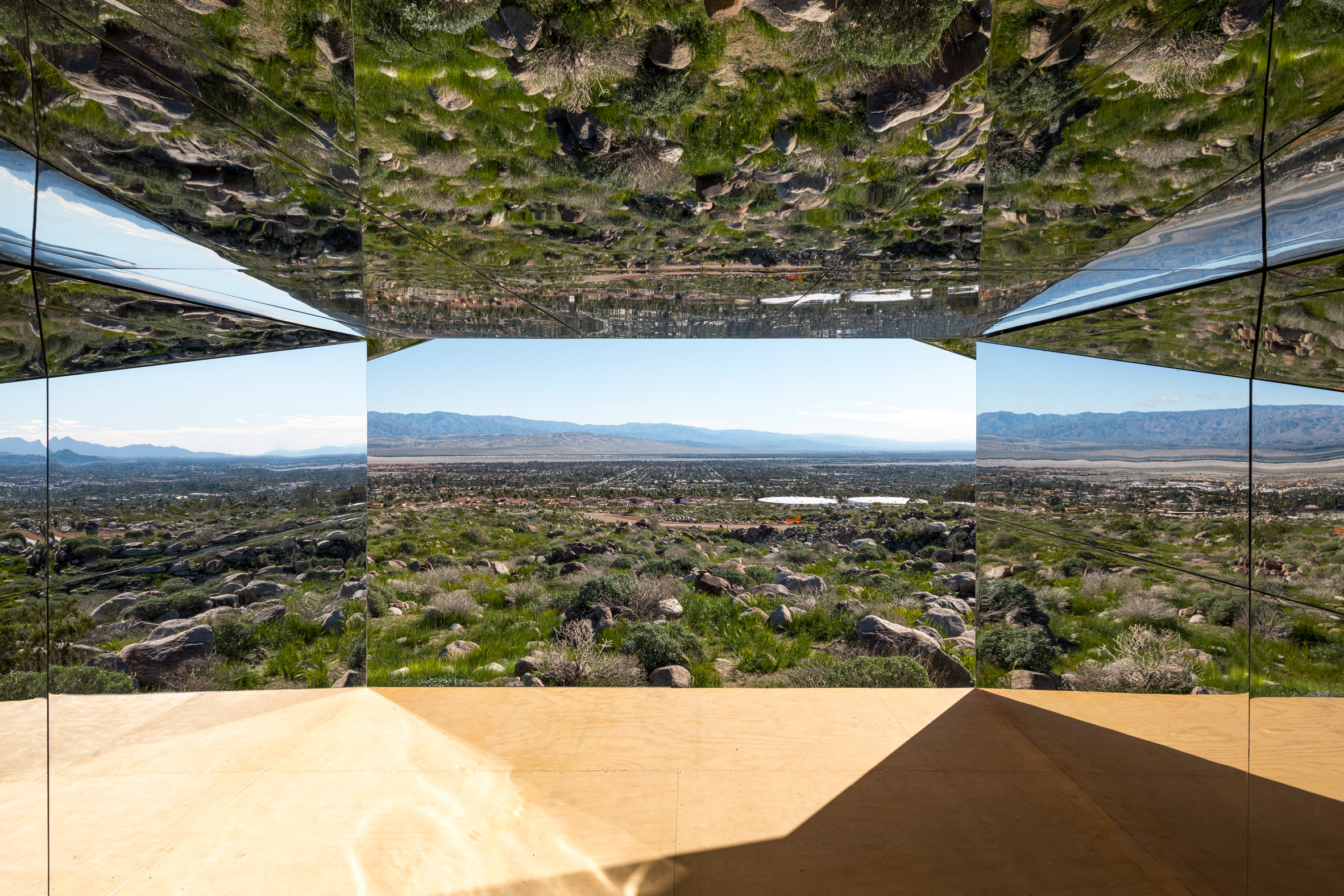 doug-aitken-lance-gerber-neville-wakefield-desert-x-installation-california-southern-art-exhibition-mirror_dezeen_2364_col_3