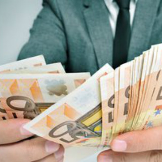 Υπερφορολόγηση και συνεχής αναβολή της ολοκλήρωσης της αξιολόγησης «χτυπούν» τις καταθέσεις