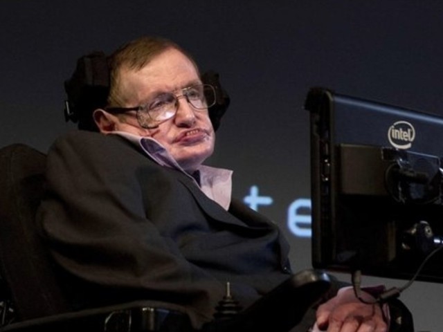 Stephen Hawking: «Δεν νιώθω ευπρόσδεκτος στις ΗΠΑ του Τραμπ»