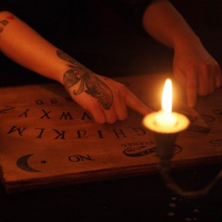 Séance: Εκεί που θα ζήσεις τη νύχτα των πνευμάτων