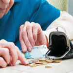 Να μειωθούν οι συντάξεις ένα χρόνο νωρίτερα, απαιτεί το ΔΝΤ