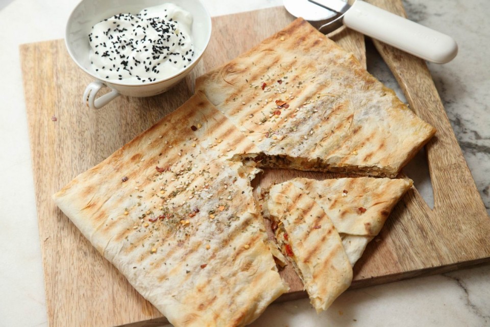 Οι πίτες χορταίνουν άνετα δύο άτομα.