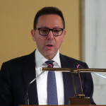 Στουρνάρας: Κινδυνεύουν να ανατραπούν όλοι οι στόχοι του 2017