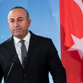 Τσαβούσογλου: Μπορούμε να ακυρώσουμε μονομερώς τη συμφωνία για το προσφυγικό