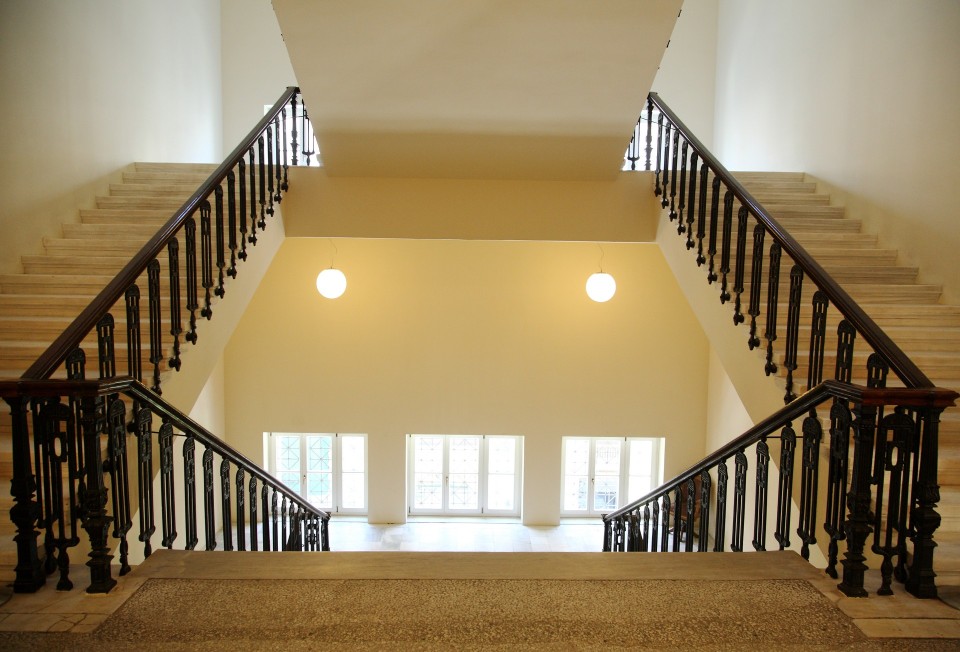 The relocation of the library of the Law School of the University of Athens at the old Chemical Laboratory Building, Athens, Greece, April 2017 / Ç ìåôåãêáôÜóôáóç ôçò âéâëéïèÞêçò ôçò íïìéêÞò ó÷ïëÞò ôïõ Ðáíåðéóôçìßïõ Áèçíþí, óôï êôßñéï ôïõ ðáëáéïý ×çìåßïõ, ÁèÞíá, Áðñßëéïò 2017