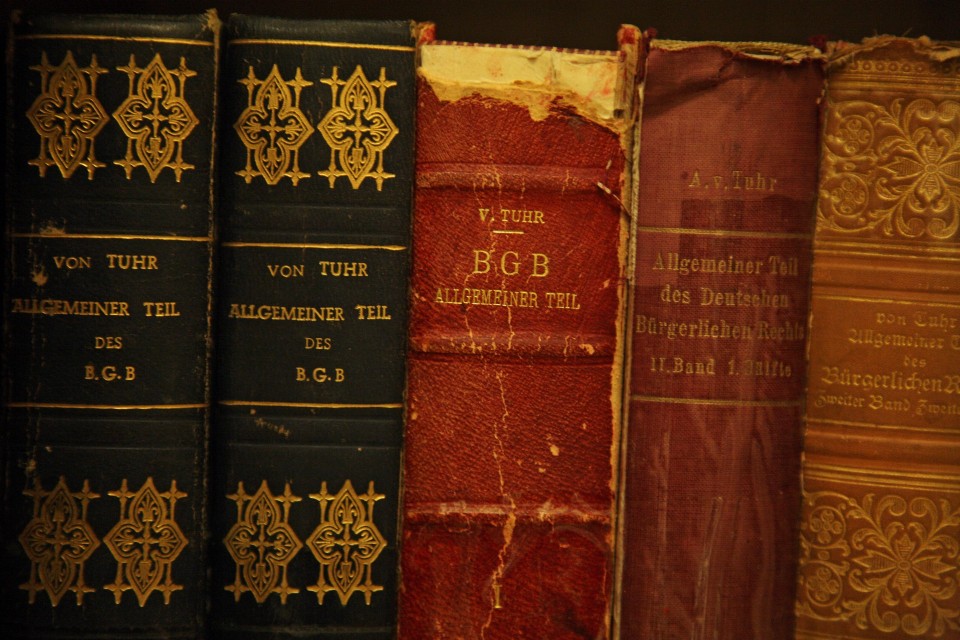 The relocation of the library of the Law School of the University of Athens at the old Chemical Laboratory Building, Athens, Greece, April 2017 / Ç ìåôåãêáôÜóôáóç ôçò âéâëéïèÞêçò ôçò íïìéêÞò ó÷ïëÞò ôïõ Ðáíåðéóôçìßïõ Áèçíþí, óôï êôßñéï ôïõ ðáëáéïý ×çìåßïõ, ÁèÞíá, Áðñßëéïò 2017