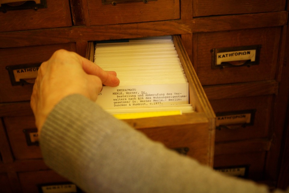 The relocation of the library of the Law School of the University of Athens at the old Chemical Laboratory Building, Athens, Greece, April 2017 / Ç ìåôåãêáôÜóôáóç ôçò âéâëéïèÞêçò ôçò íïìéêÞò ó÷ïëÞò ôïõ Ðáíåðéóôçìßïõ Áèçíþí, óôï êôßñéï ôïõ ðáëáéïý ×çìåßïõ, ÁèÞíá, Áðñßëéïò 2017
