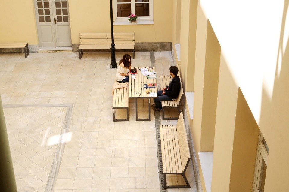 The relocation of the library of the Law School of the University of Athens at the old Chemical Laboratory Building, Athens, Greece, April 2017 / Ç ìåôåãêáôÜóôáóç ôçò âéâëéïèÞêçò ôçò íïìéêÞò ó÷ïëÞò ôïõ Ðáíåðéóôçìßïõ Áèçíþí, óôï êôßñéï ôïõ ðáëáéïý ×çìåßïõ, ÁèÞíá, Áðñßëéïò 2017