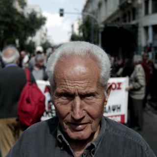 Συντάξεις στον «κόφτη» των Βρυξελλών, συνταξιούχοι στους δρόμους της Αθήνας