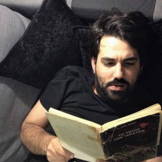 Ο Πάνος Τσερόλας παρ’ ολίγον να γίνει παλαιοντολόγος χάρη σ’ ένα βιβλίο αλλά θα καταλήξει θεατρολόγος εξ αιτίας ενός άλλου