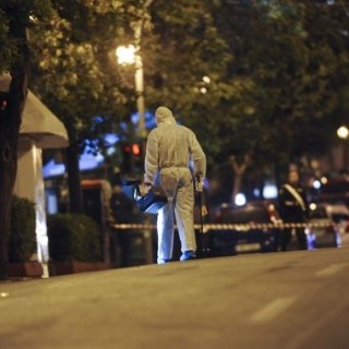 Συνεχίζονται οι έρευνες για τη βομβιστική επίθεση στα κεντρικά της Eurobank