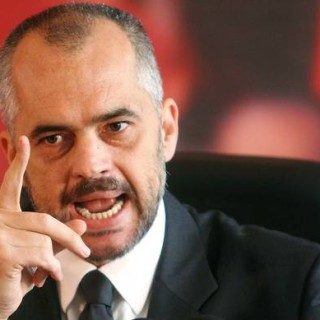 Αλβανία: Ωριαίος αποκλεισμός των κεντρικών οδικών αρτηριών από την αντιπολίτευση