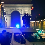 Χειρόγραφο μήνυμα υπέρ του ISIS βρέθηκε κοντά στο πτώμα του δράστη της επίθεσης στο Παρίσι