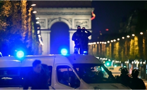 Χειρόγραφο μήνυμα υπέρ του ISIS βρέθηκε κοντά στο πτώμα του δράστη της επίθεσης στο Παρίσι