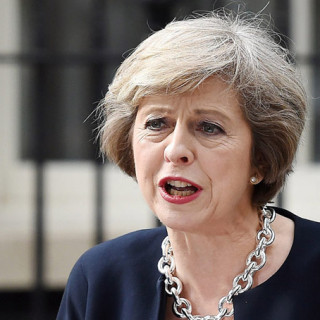 Συγγνώμη ζήτησε η Τερέσα Μέι για τους νόμους εναντίον της ομοφυλοφιλίας στις πρώην βρετανικές αποικίες