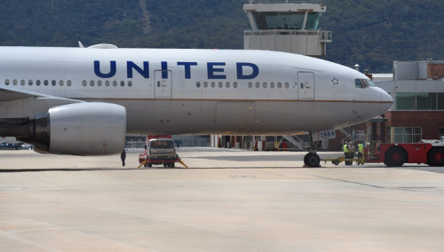H United Airlines τώρα λέει «όχι» σε αστυνομικούς που απομακρύνουν επιβάτες