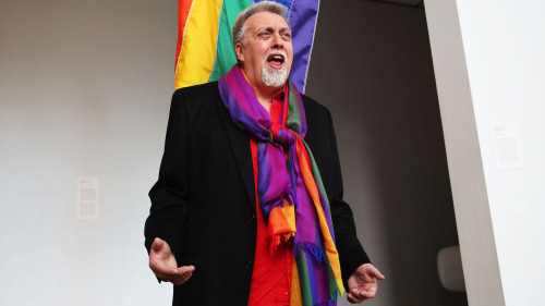 Πέθανε ο δημιουργός της εμβληματικής πολύχρωμης σημαίας της LGBT κοινότητας