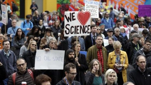 Χιλιάδες επιστήμονες και ερευνητές θα διαδηλώσουν ενάντια στον Τραμπ