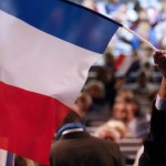 Ο Μακρόν και η Λεπέν εξακολουθούν να προηγούνται στον πρώτο γύρο