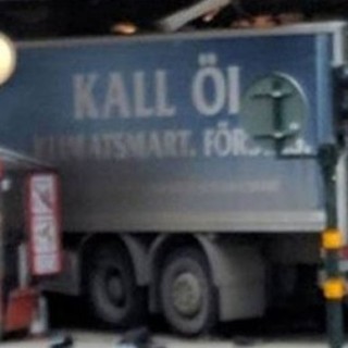 Συναγερμός στην Στοκχόλμη: Φορτηγό έπεσε σε πεζούς