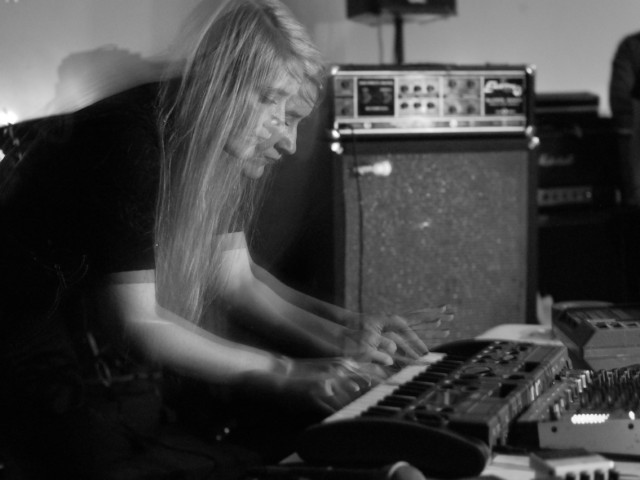 Pharmakon – Contact