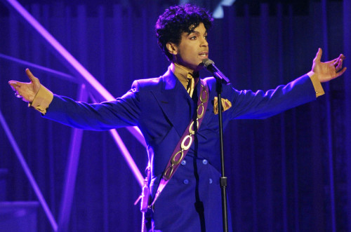 Στο σφυρί, κοσμήματα του Prince