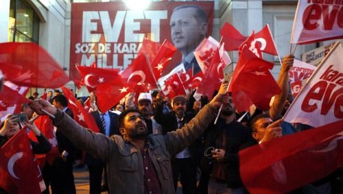 Αντιδράσεις για Τουρκία: «Από μια ασθενική δημοκρατία σε μια αναδυόμενη δεσποτεία»