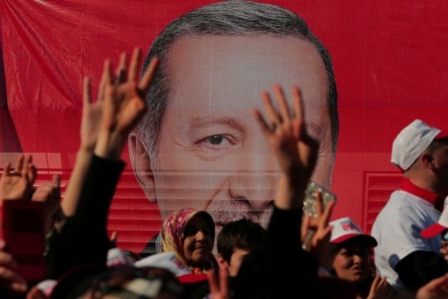 Οριακή νίκη του «ΝΑΙ» στην Τουρκία