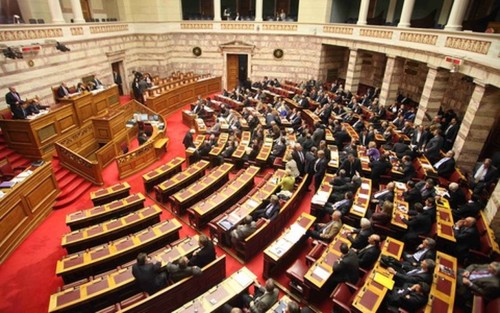 Βουλή: Στην Ολομέλεια το σχέδιο για τον εξωδικαστικό μηχανισμό ρύθμισης οφειλών επιχειρήσεων