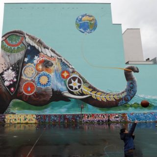 Το εντυπωσιακό graffiti ελέφαντα στο Βερολίνο