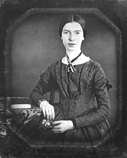 Στις 15 Μαΐου του 1886 πεθαίνει η Έμιλι Ντίκινσον